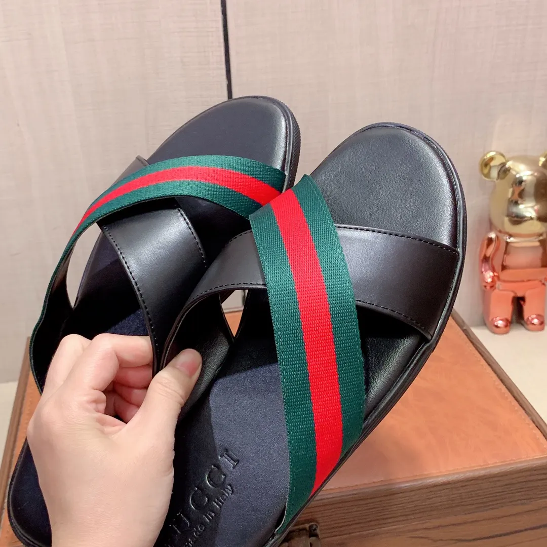 Slippers: New model: Factory price: 240💰💰🎩🎩🔥🔥《 Gucci* 》Series of slippers top purchasing agent🔍🔍Sold at the same time for men, original Italian imported webbing made of selected cowhide, exquisite workmanship,), sole: (super comfortable) original factory special sole, ⚠️exclusive double-layer movable molded sole super comfortable⚠️, real shot🎬the real thing is more beautiful🔍🔍266 regular code 38-44, can be ordered 45.